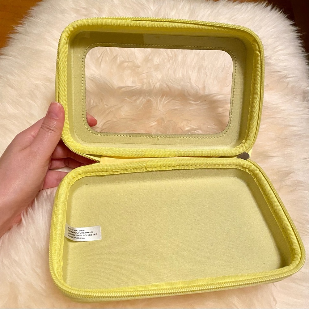 Makeup case (container)